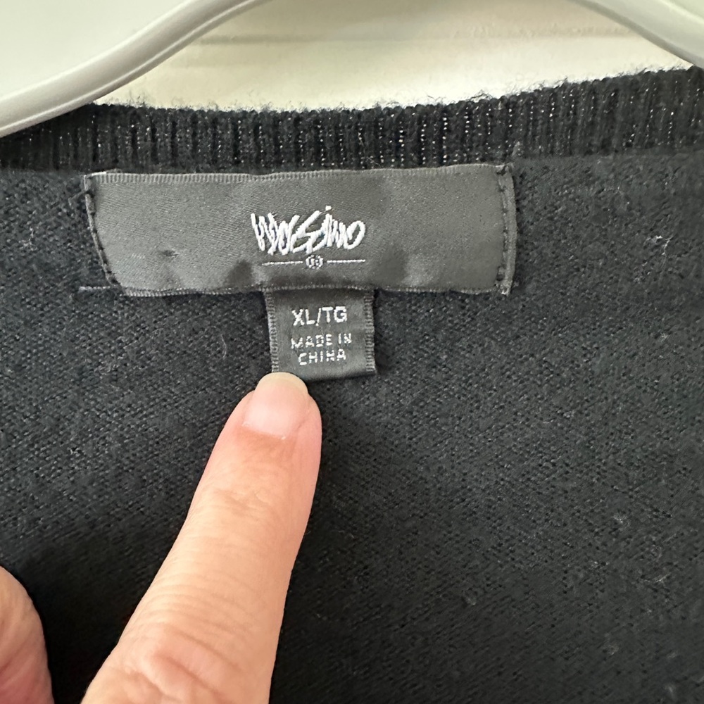 💚Mossimo Woman’s Black V-Neck Sweater - Picture 2 of 3